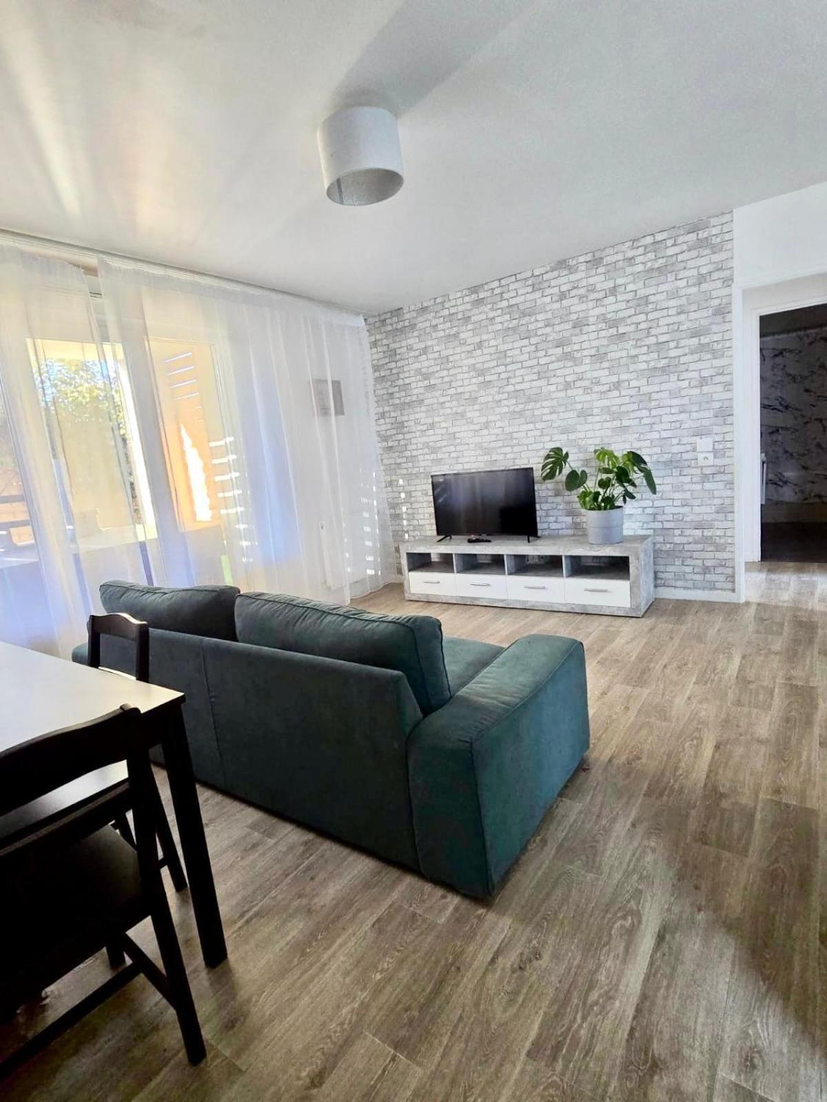 Appartement rez de chaussée avec parking privé Orléans Esterno foto